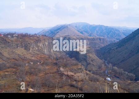 Vista sulla valle in villaggio Garni Foto Stock