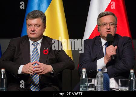 GDANSK, POLONIA - 07 maggio 2015: Il presidente polacco Bronislaw Komorowski con il presidente ucraino Petro Poroshenko durante gli eventi in occasione del 70° anniversario della vittoria sul nazismo in Europa Foto Stock