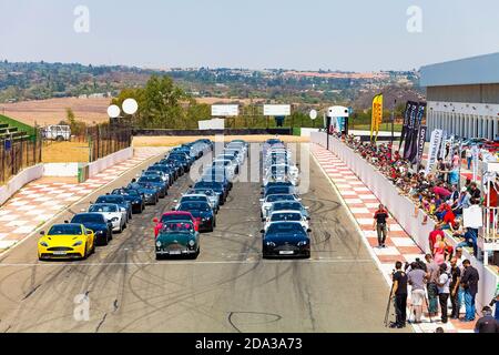 JOHANNESBURG, SUD AFRICA - Feb 20, 2019: Johannesburg, Sud Africa - Ottobre 05 2013: Aston Martin Owner's Track Day Foto Stock