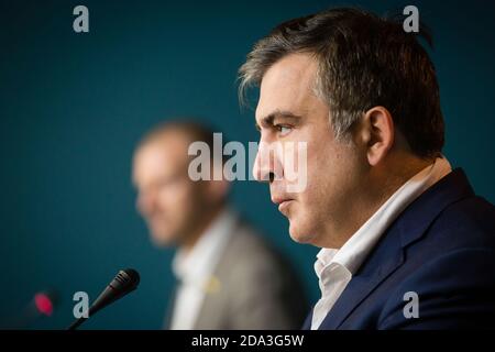 KIEV, UCRAINA - 23 giu 2015: Presidente dell'Amministrazione Regionale dello Stato di Odessa Mikhail Saakashvili durante un incontro con i giornalisti. Briefing nell'amministrazione presidenziale dell'Ucraina. Foto Stock