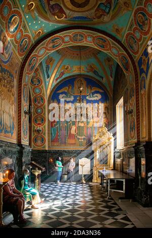 Foto interna della Cattedrale Metropolitana "Natività del Signore" decorata in modo intricato a Chișinău, Moldavia, Europa dell'Est. Foto Stock