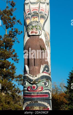 Il Totem Pole at Virginia Water, parte del Windsor Great Park, Inghilterra, Regno Unito Foto Stock