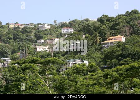 Grenada. Case tipiche sulla collina a Grand Mal al Monte Moritz. Foto Stock