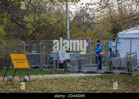 Streatham, Londra, Inghilterra. 9 novembre 2020. L'ingresso a un centro di test NHS Covid-19 su Streatham Common nel sud di Londra nel Regno Unito. (Foto di Sam Mellish / Alamy Live News) Foto Stock