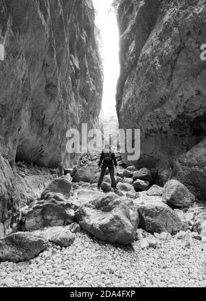 Gole di Celano (Italia) - un'attrazione naturalistica selvaggia per gli escursionisti del Parco Naturale Sirente-Velino, regione Abruzzo, comuni di Aielli e Celano Foto Stock