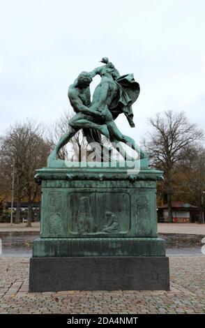 La scultura dei lottatori dei coltelli di Johan Peter Molin a Goteborg In Svezia Foto Stock