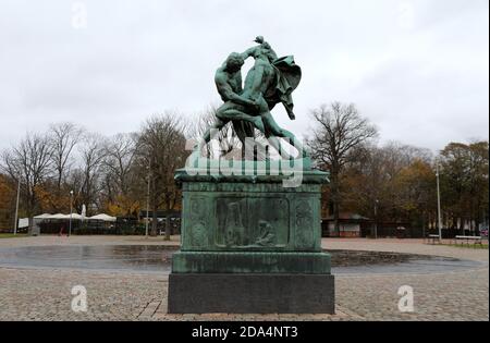 La scultura dei lottatori dei coltelli di Johan Peter Molin a Goteborg In Svezia Foto Stock