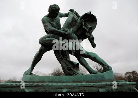 La scultura dei lottatori dei coltelli di Johan Peter Molin a Goteborg In Svezia Foto Stock