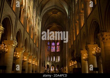 Vista dell'interno di notre dame prima del fuoco Foto Stock