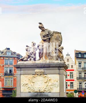 Monumento storico nella piazza del centro di Bruselss, architettura della città vecchia, Belgio Foto Stock