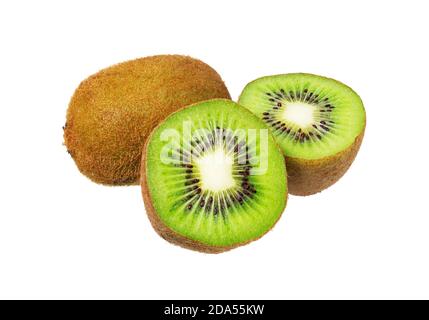 Kiwi frutta isolato su sfondo bianco. Frutta intera kiwi e segmenti tagliati a fette. Foto Stock