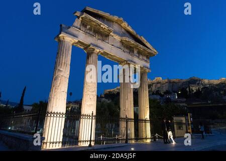 Atene, Grecia. 9 Nov 2020. L'area intorno al sito archeologico dell'Agora romana, ai piedi dell'Acropoli, è quasi vuota ad Atene, in Grecia, il 9 novembre 2020. La Grecia è entrata in una chiusura a livello nazionale di tre settimane dallo scorso sabato. Credit: Marios Lolos/Xinhua/Alamy Live News Foto Stock