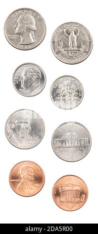 Fronte e retro delle quattro monete americane più comuni, quarto, dime, nickle, penny isolato su uno sfondo bianco Foto Stock