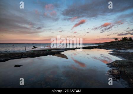 Tramonto a Bylandet isola, Kirkkonummi, Finlandia Foto Stock