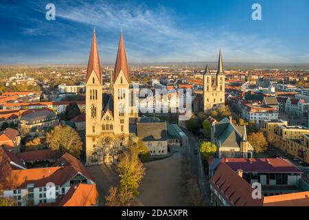 Città vecchia di Halberstadt con la sua famosa cattedrale gotica, la Germania Foto Stock