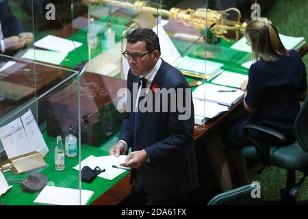 MELBOURNE, AUSTRALIA - NOVEMBRE 10: Il Premier Daniel Andrews parla durante il tempo delle interrogazioni dell'Assemblea legislativa vittoriana il 10 novembre 2020 a Melbourne, Australia. Le restrizioni COVID-19 si sono attenuate ulteriormente attraverso Victoria, con il confine metropolitano-regionale e il limite di 25 km di viaggio da casa non più in vigore.Image Credit: brett keating/Alamy Live News Foto Stock