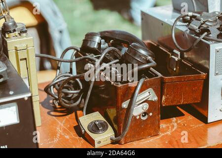 Russia, Siberia, Novokuznetsk - 9 maggio 2019: Vecchie apparecchiature radio alla mostra Foto Stock