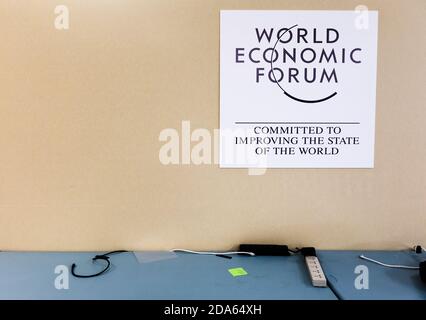 DAVOS, SVIZZERA - 17 gennaio 2017: Emblema del World Economic Forum di Davos (Svizzera) Foto Stock