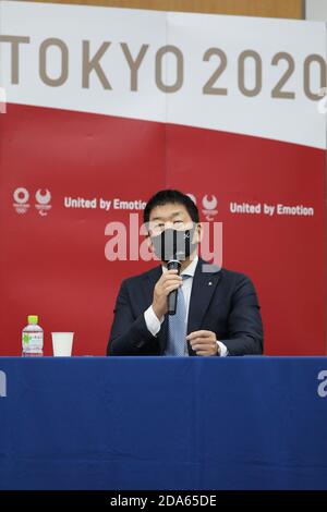 (201110) -- TOKYO, 10 novembre 2020 (Xinhua) -- Federazione Internazionale di Ginnastica (fig) il Presidente Watanabe Morinari interviene durante la sessione di apertura di un evento a Tokyo, Giappone, 10 novembre 2020. Il Comitato organizzatore dei Giochi Olimpici e Paralimpici di Tokyo (Tokyo 2020) ha ospitato un evento martedì, dove il presidente della fig Watanabe Morinari ha condiviso la sua conoscenza della ginnastica internazionale e le sue aspettative per i Giochi di Tokyo 2020. L'evento si è svolto due giorni dopo il Concorso di amicizia e solidarietà 2020, un evento internazionale di ginnastica che si è tenuto allo Stadio Nazionale di Yoyogi a Tokyo, Foto Stock