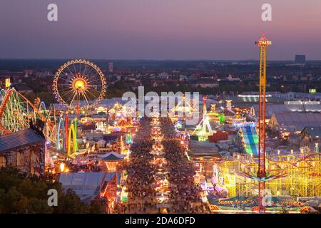 Geografia / viaggio, Germania, Baviera, Monaco di Baviera, vista attraverso l'Oktoberfest, Therese's Green, Ludwigsvor, diritti aggiuntivi-liquidazione-Info-non-disponibile Foto Stock