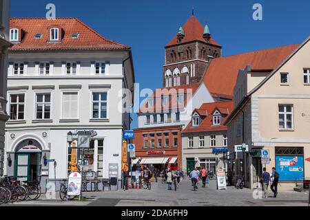 Geografia / viaggio, Germania, Meclemburgo-Pomerania occidentale, Greifswald, mercato con campanile St.-Mari, diritti aggiuntivi-clearance-Info-non-disponibile Foto Stock