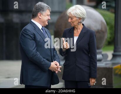 KIEV, UCRAINA - 06 settembre 2015: Il presidente dell'Ucraina Petro Poroshenko e l'amministratore delegato del Fondo monetario internazionale, Christine Lagarde, durante un incontro a Kiev Foto Stock