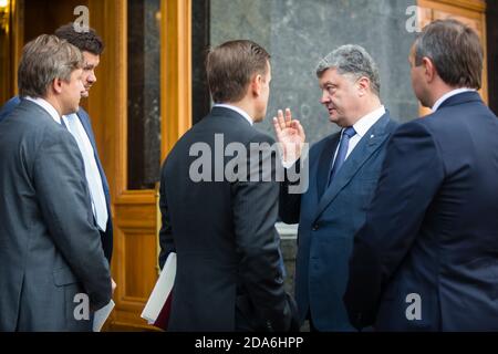 KIEV, UCRAINA - 06 settembre 2015: Presidente Ucraina Petro Poroshenko in attesa di direttore del Fondo monetario Internazionale Christine Lagarde Foto Stock