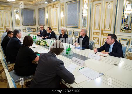 KIEV, UCRAINA - 06 settembre 2015: Direttore generale del Fondo monetario internazionale, Christine Lagarde, durante un incontro con il presidente dell'Ucraina Petro Poroshenko a Kiev Foto Stock