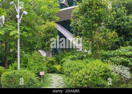 Architettura paesaggistica all'aperto di Esplanade, Singapore, 2020. Foto Stock