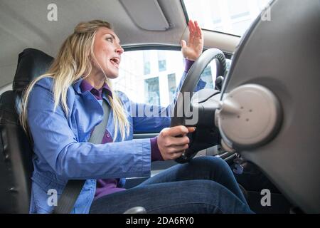 Amburgo, Germania. 01 Marzo 2017. Alla relazione del 10 novembre 2020: Rabbia al volante: Anche semplici esercizi di respirazione possono aiutarti a diventare più calmi e rilassati durante la guida. Credit: Christin Klose/dpa-tmn/dpa/Alamy Live News Foto Stock