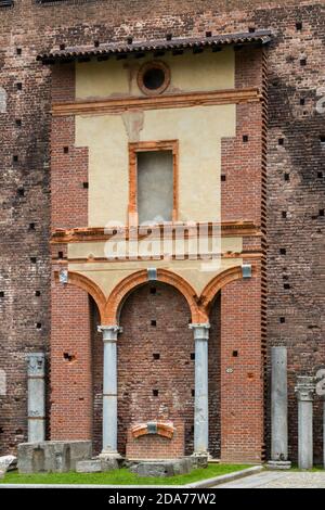 Gli elementi dell'architettura dell'antico Castello degli Sforza di Milano Italia. Foto Stock