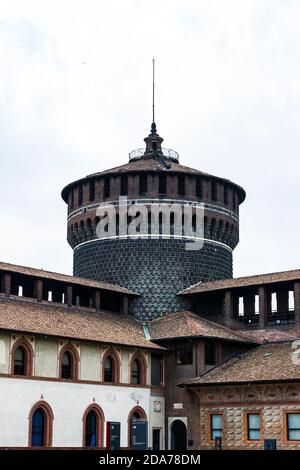 Gli elementi dell'architettura dell'antico Castello degli Sforza di Milano Italia. Foto Stock