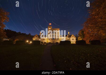 Stelle che ruotano intorno a Polaris la stella nord sopra Hatley Castle-Colwood, British Columbia, Canada. Foto Stock