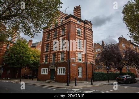 La gente del posto, tra cui Dan Cruickshank presso lo storico Arnold Circus, ha protestato per salvare il punto di riferimento dagli sviluppatori che modernizzano i marciapiedi, Londra Foto Stock