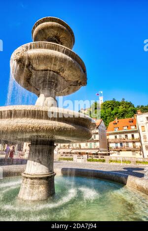Fontana in Piazza Novi Trg a Lubiana, Slovenia Foto Stock