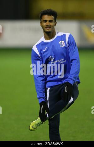 BARROW, INGHILTERRA. IL 10 NOVEMBRE Dior Angus di Barrow si riscalda prima della partita EFL Trophy tra Barrow e Accrington Stanley a Holker Street, Barrow-in-Furness, martedì 10 novembre 2020. (Credit: Mark Fletcher | MI News) Credit: MI News & Sport /Alamy Live News Foto Stock