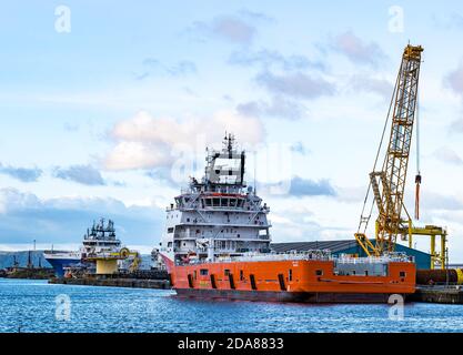 Nave norvegese di fornitura offshore ormeggiata a Leith Docks, Edimburgo, Scozia, Regno Unito Foto Stock