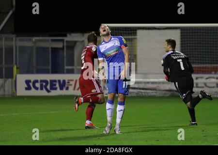 BARROW, INGHILTERRA. 10 NOVEMBRE Josh Kay di Barrow durante la partita EFL Trophy tra Barrow e Accrington Stanley presso Holker Street, Barrow-in-Furness martedì 10 novembre 2020. (Credit: Mark Fletcher | MI News) Credit: MI News & Sport /Alamy Live News Foto Stock