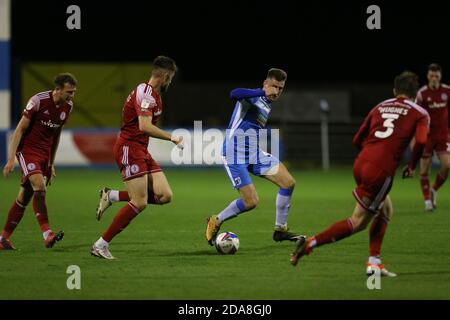 BARROW, INGHILTERRA. 10 NOVEMBRE Scott Quigley di Barrow in azione durante la partita EFL Trophy tra Barrow e Acccrington Stanley a Holker Street, Barrow-in-Furness martedì 10 novembre 2020. (Credit: Mark Fletcher | MI News) Credit: MI News & Sport /Alamy Live News Foto Stock