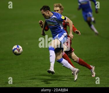 BARROW, INGHILTERRA. 10 NOVEMBRE Josh Kay di Barrow e Harvey Rodgers di Acccrington Stanley durante la partita EFL Trophy tra Barrow e Acccrington Stanley presso l'Holker Street, Barrow-in-Furness martedì 10 novembre 2020. (Credit: Mark Fletcher | MI News) Credit: MI News & Sport /Alamy Live News Foto Stock