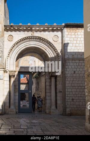 Ingresso alla Basilica Eufrasiana di Porec, Croazia Foto Stock