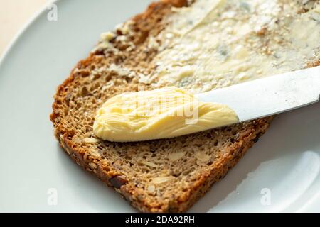 Margarina, per bollire, friggere, cuocere a spalmare, fatta di olio di girasole, di sostituzione del burro o del lardo, Foto Stock