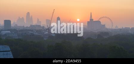 Incredibile Alba sulla città di Londra Foto Stock