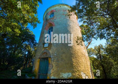 Torre radio Guglielmo Giovanni Maria Marconi. Marconi che ha inventato la radio, prova il segnale radio per la prima volta nella storia in questa Torre di Ses Foto Stock