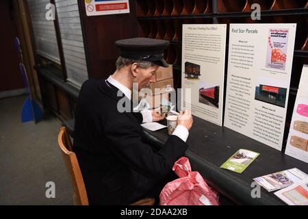 Viaggio ufficio postale pullman. Ribble Steam Railway and Museum, Preston, Inghilterra, Regno Unito Foto Stock