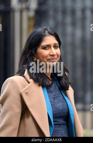Suella Braverman QC MP (Procuratore Generale) a Downing Street dopo una riunione del gabinetto negli uffici esteri, 10 novembre 2020 Foto Stock