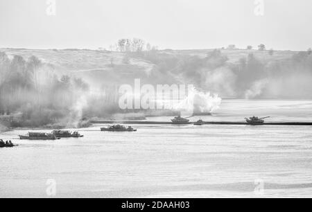 ZHYTOMYR Reg, UCRAINA - 21 novembre 2018: Addestramento di combattimento al centro di addestramento delle truppe aeree delle forze armate ucraine nella regione di Zhytomyr Foto Stock