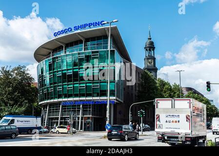 Amburgo, Germania - 21 agosto 2019: Facciata della Cosco Shipping Lines, compagnia di corriere, ad Amburgo, Germania Foto Stock