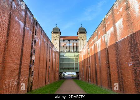 Vecchio blocco albero, parte PF Henrichenburg ascensore barca, sito del patrimonio industriale di Dortmund EMS Canal, Nord Reno-Westfalia, Germania Foto Stock