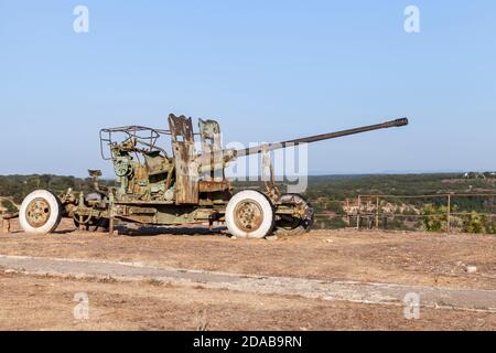 57 mm AZP S-60. La pistola automatica antiaerea S-60 è una pistola antiaerea a cilindro singolo trainata dall'Unione Sovietica, trasportabile su strada, degli anni '50 Foto Stock